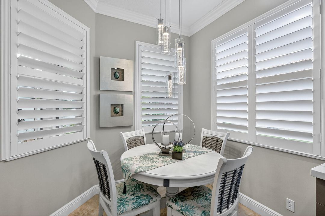 Под контрактом: $439,900 (2 спален, 2 ванн, 1635 Квадратных фут)