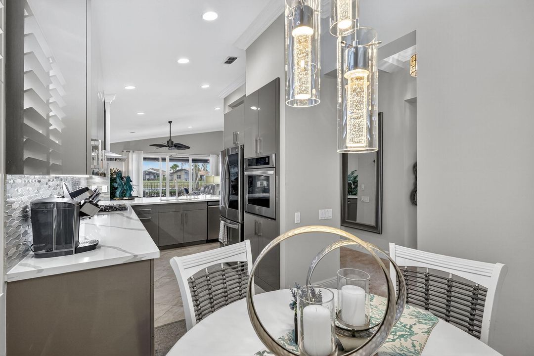 Под контрактом: $439,900 (2 спален, 2 ванн, 1635 Квадратных фут)