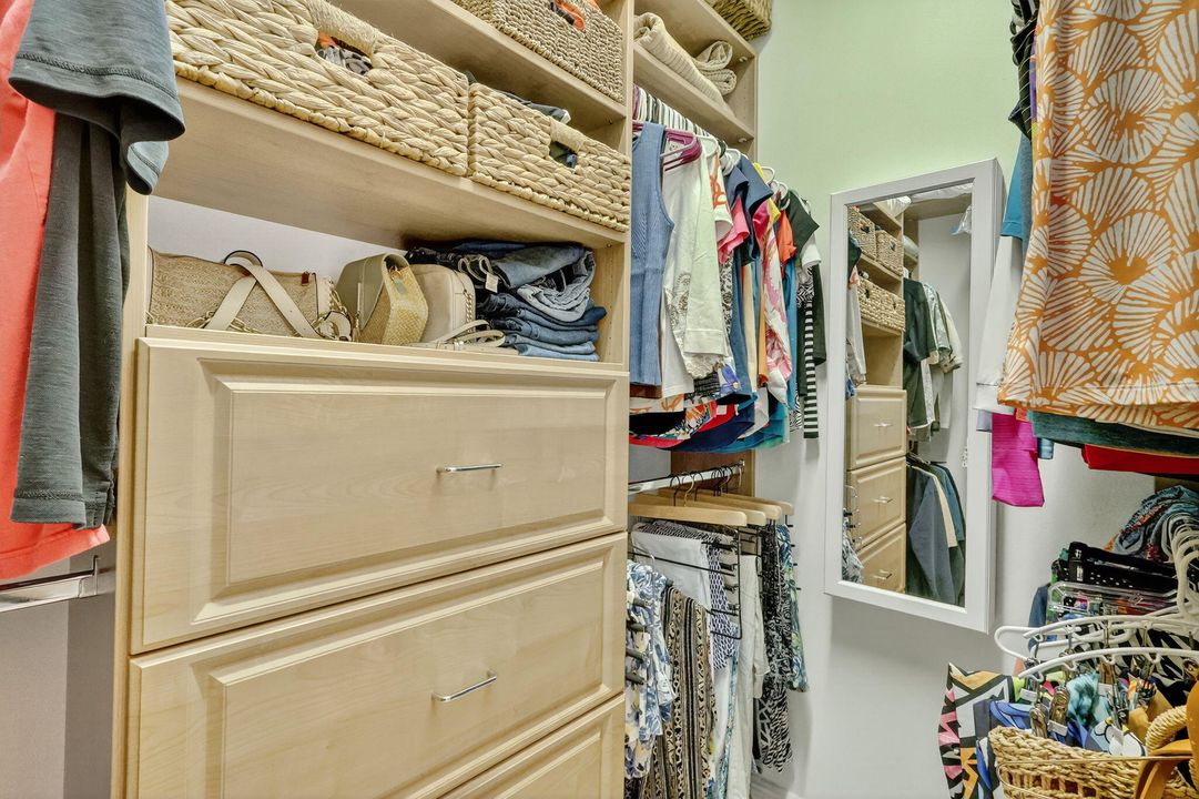 Под контрактом: $439,900 (2 спален, 2 ванн, 1635 Квадратных фут)