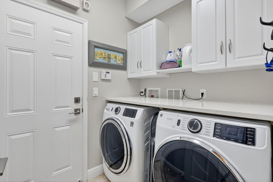 Под контрактом: $439,900 (2 спален, 2 ванн, 1635 Квадратных фут)