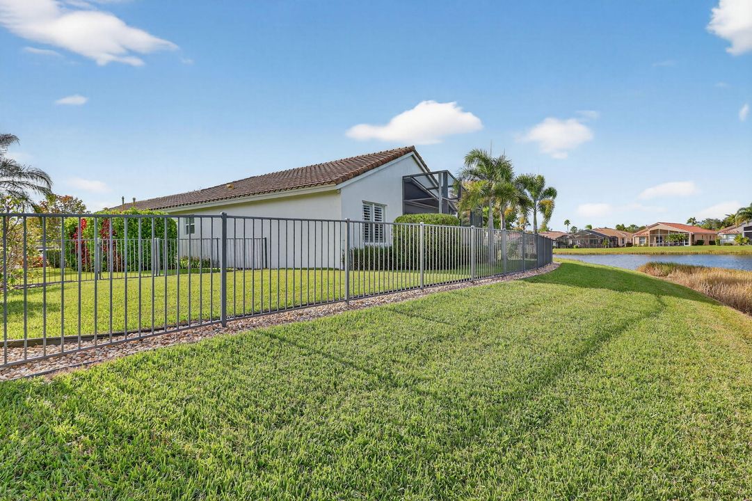 Под контрактом: $439,900 (2 спален, 2 ванн, 1635 Квадратных фут)