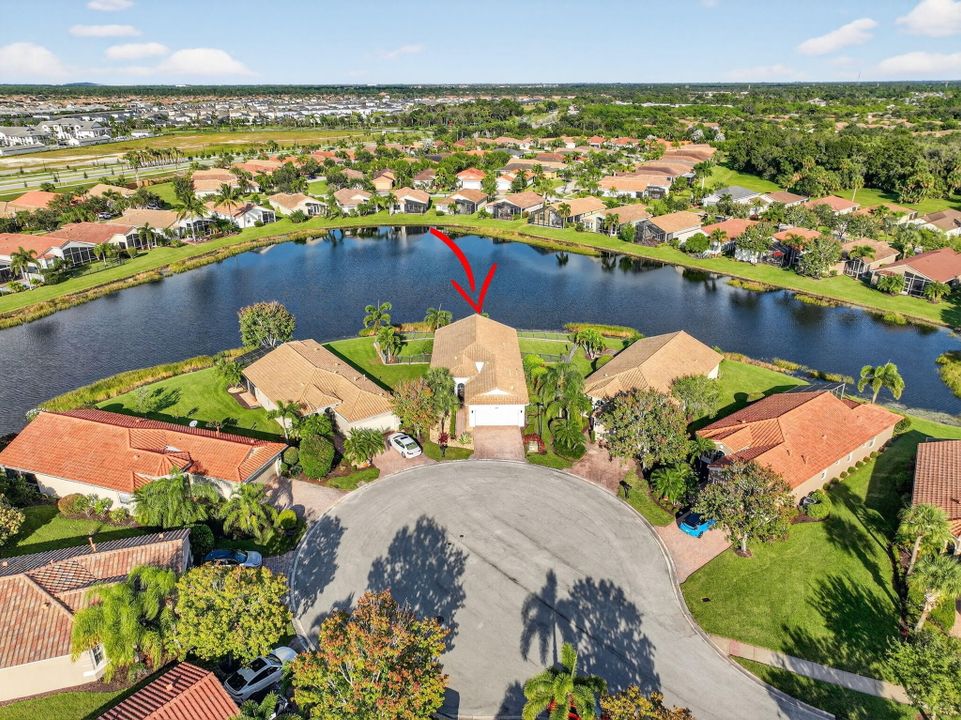 Под контрактом: $439,900 (2 спален, 2 ванн, 1635 Квадратных фут)