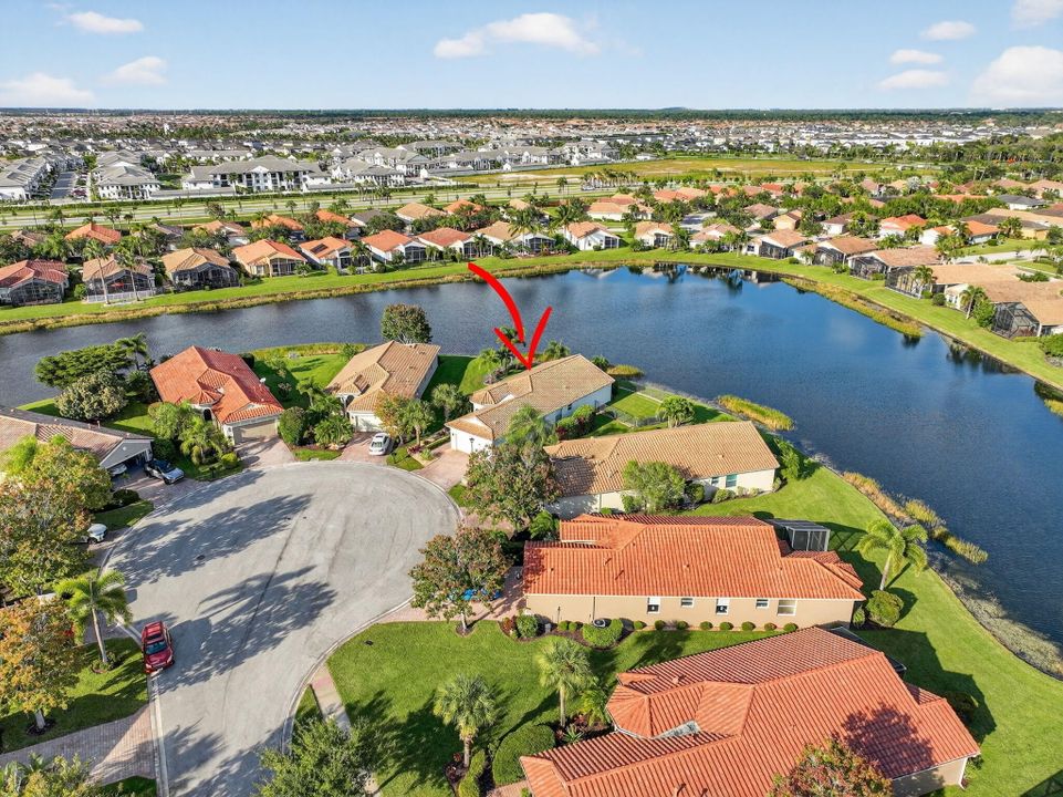 Под контрактом: $439,900 (2 спален, 2 ванн, 1635 Квадратных фут)