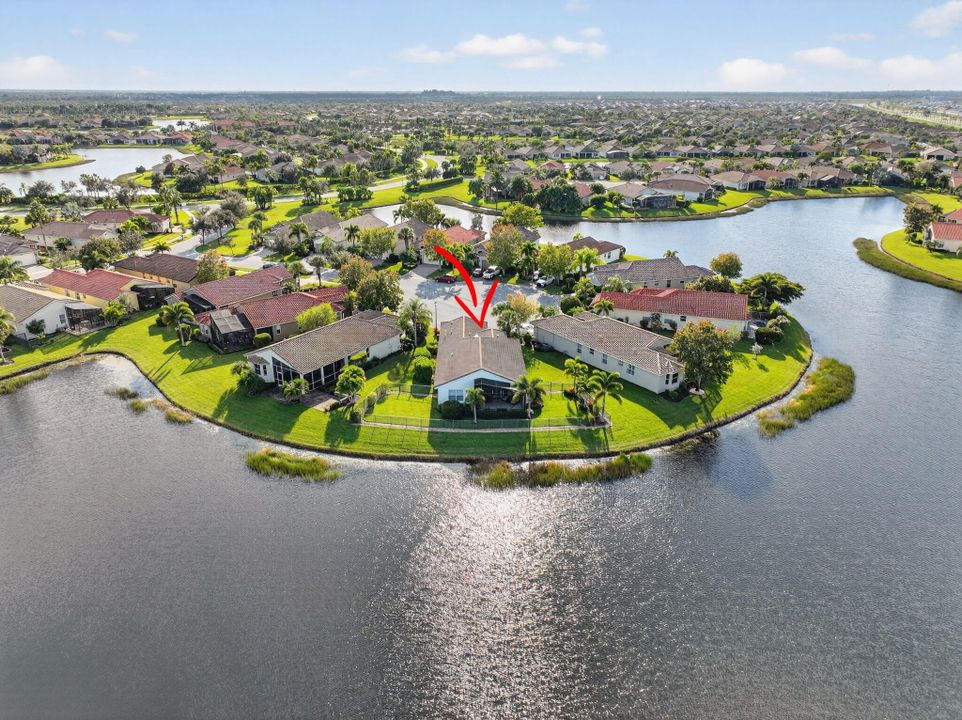 Под контрактом: $439,900 (2 спален, 2 ванн, 1635 Квадратных фут)