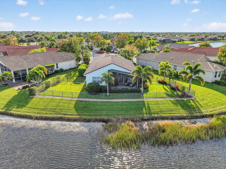 Под контрактом: $439,900 (2 спален, 2 ванн, 1635 Квадратных фут)