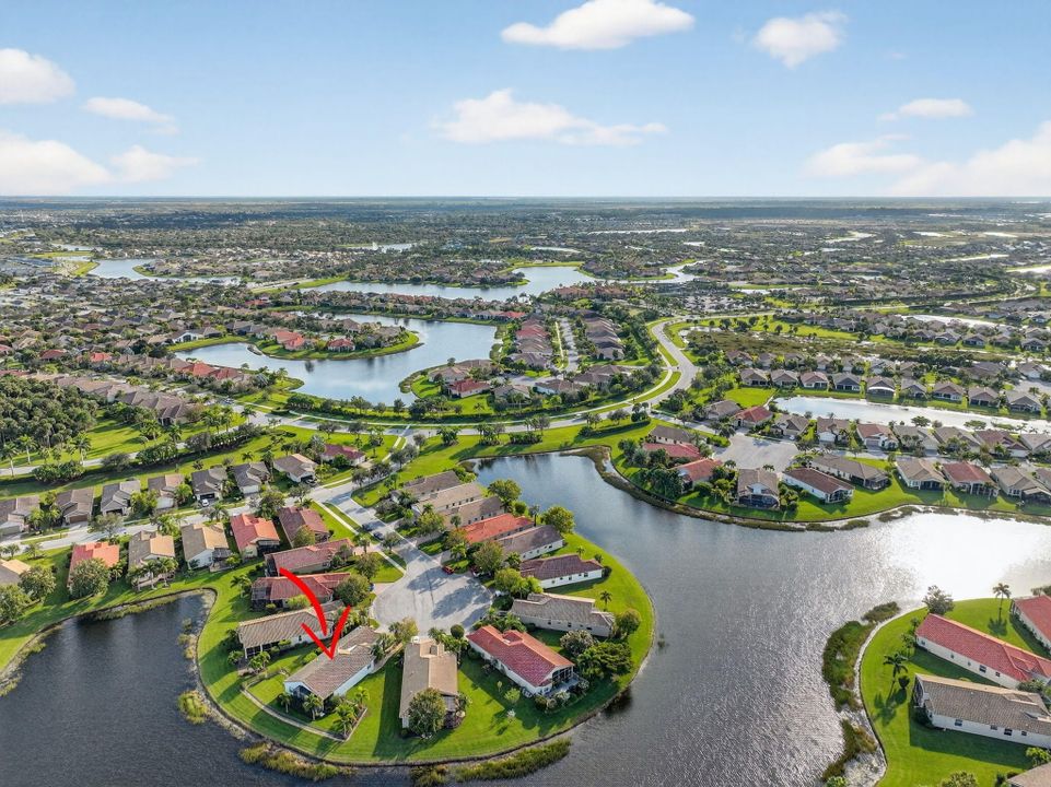 Под контрактом: $439,900 (2 спален, 2 ванн, 1635 Квадратных фут)