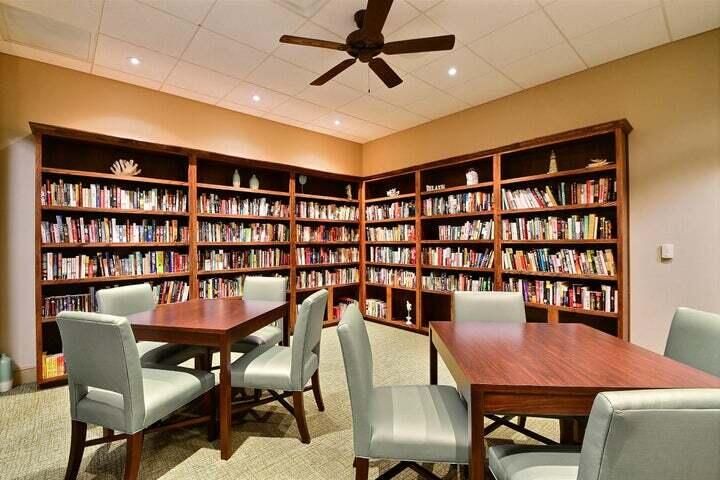 Под контрактом: $439,900 (2 спален, 2 ванн, 1635 Квадратных фут)