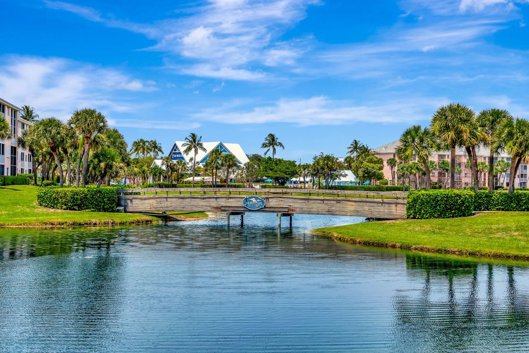 For Rent: $8,000 (2 beds, 2 baths, 925 Square Feet)