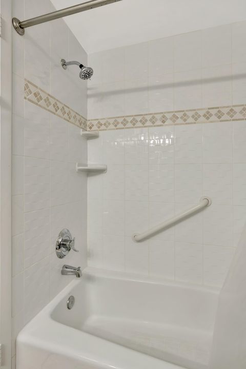 For Rent: $8,000 (2 beds, 2 baths, 925 Square Feet)