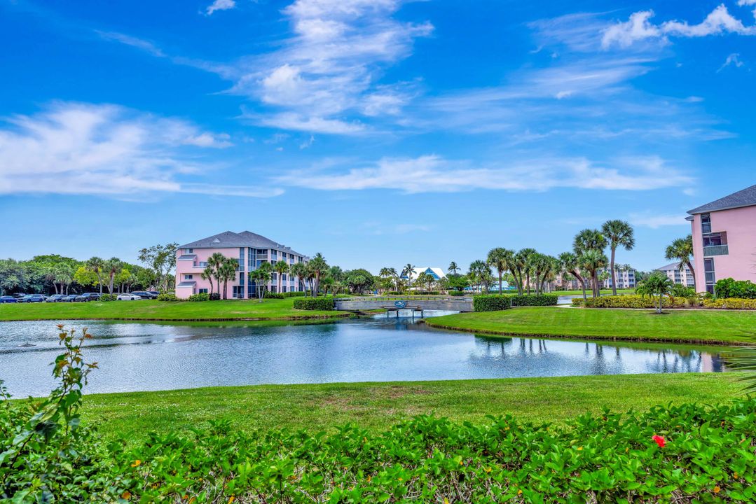 For Rent: $8,000 (2 beds, 2 baths, 925 Square Feet)