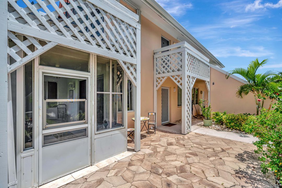 For Rent: $8,000 (2 beds, 2 baths, 925 Square Feet)