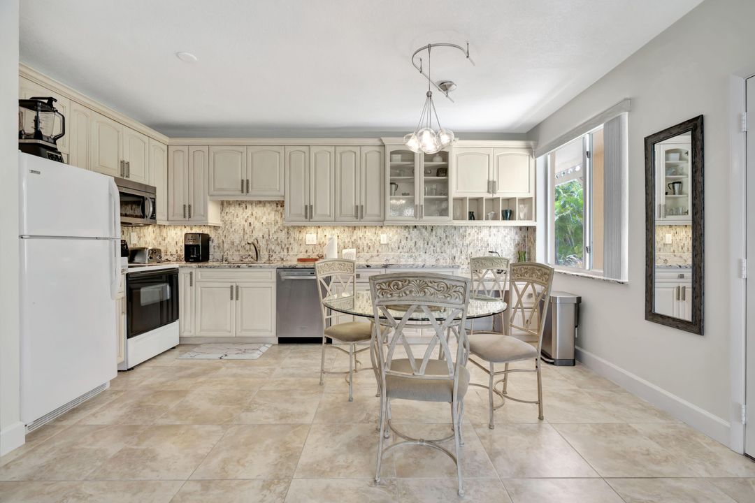 For Rent: $8,000 (2 beds, 2 baths, 925 Square Feet)