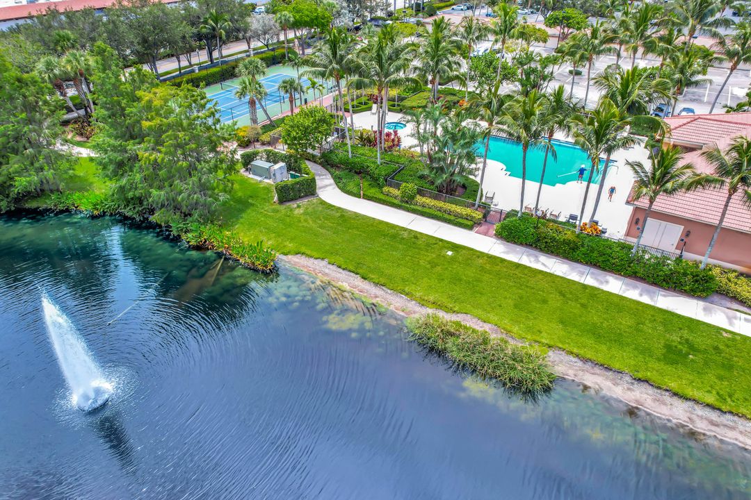 For Rent: $8,000 (2 beds, 2 baths, 925 Square Feet)