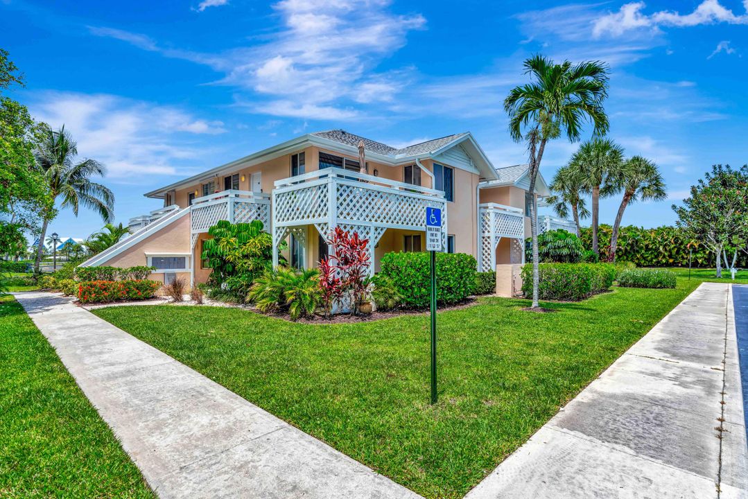 For Rent: $8,000 (2 beds, 2 baths, 925 Square Feet)