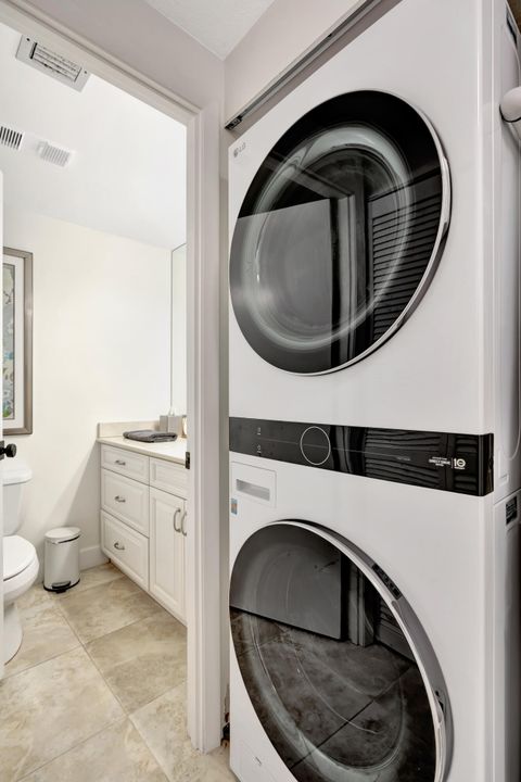 For Rent: $8,000 (2 beds, 2 baths, 925 Square Feet)