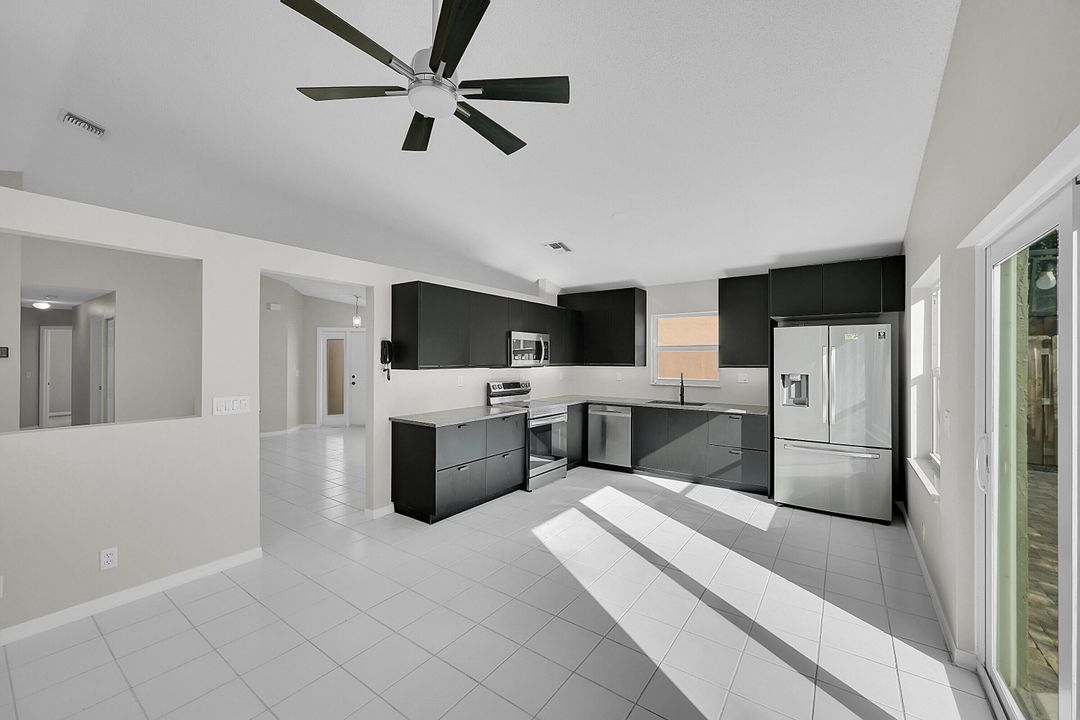 Под контрактом: $525,000 (3 спален, 2 ванн, 1461 Квадратных фут)