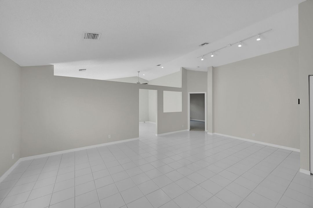 Под контрактом: $525,000 (3 спален, 2 ванн, 1461 Квадратных фут)