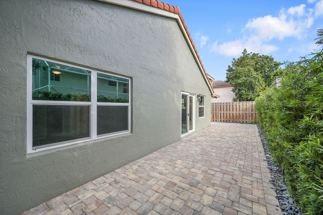 Под контрактом: $525,000 (3 спален, 2 ванн, 1461 Квадратных фут)