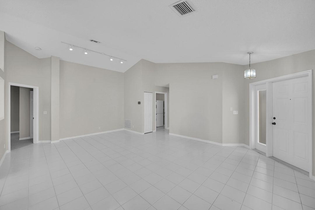 Под контрактом: $525,000 (3 спален, 2 ванн, 1461 Квадратных фут)