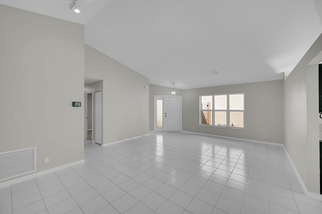 Под контрактом: $525,000 (3 спален, 2 ванн, 1461 Квадратных фут)