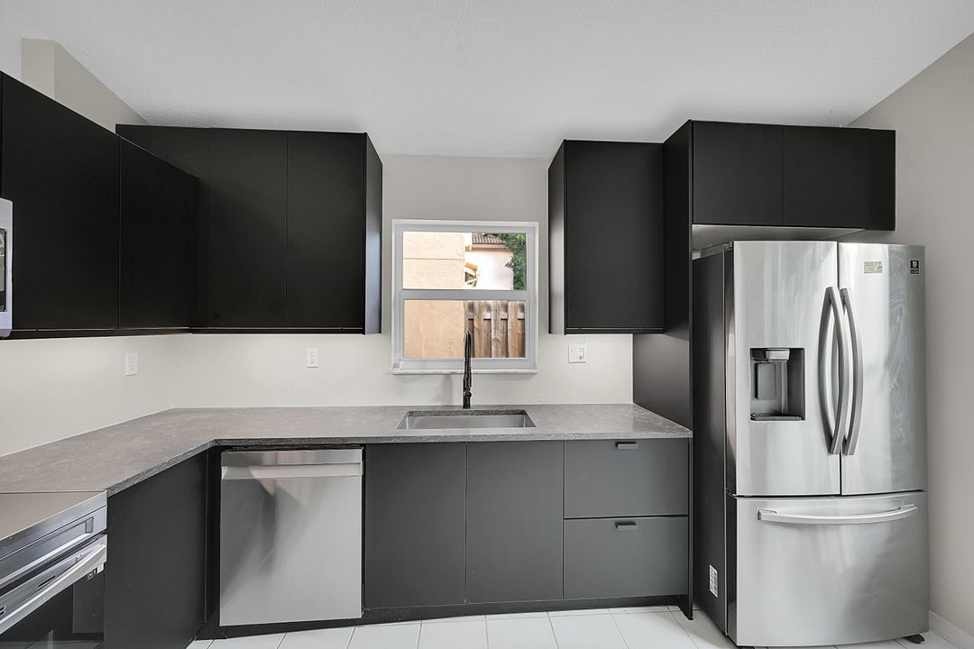 Под контрактом: $525,000 (3 спален, 2 ванн, 1461 Квадратных фут)