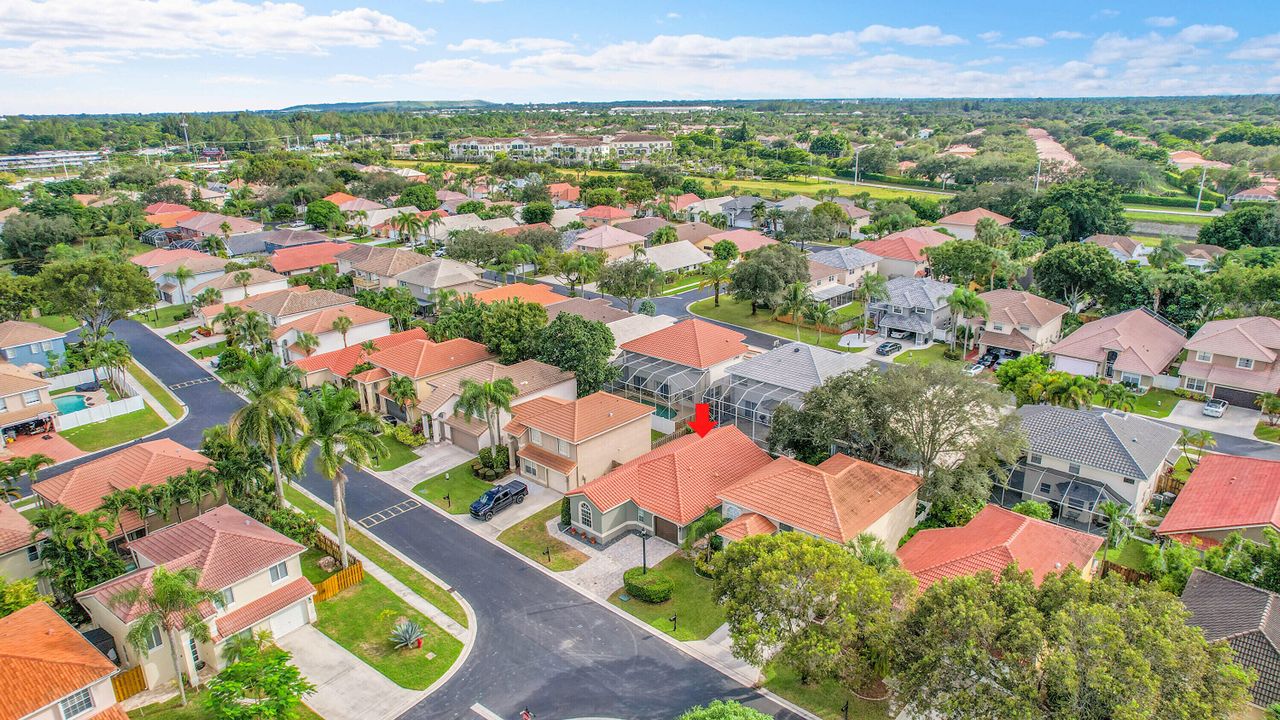 Под контрактом: $525,000 (3 спален, 2 ванн, 1461 Квадратных фут)