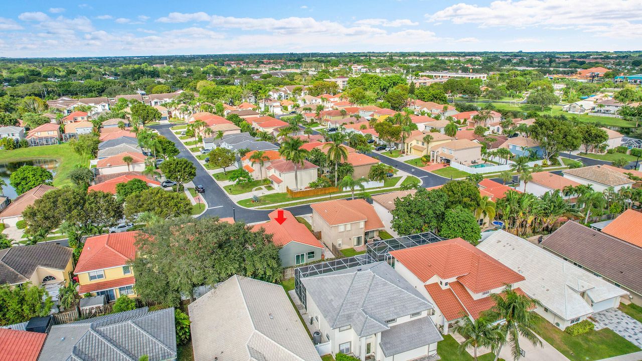 Под контрактом: $525,000 (3 спален, 2 ванн, 1461 Квадратных фут)