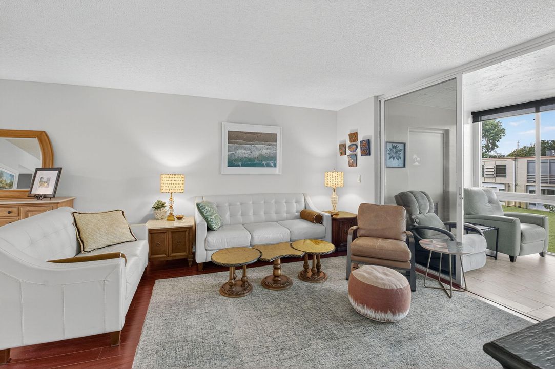 Active With Contract: $175,000 (2 beds, 2 baths, 1005 Square Feet)