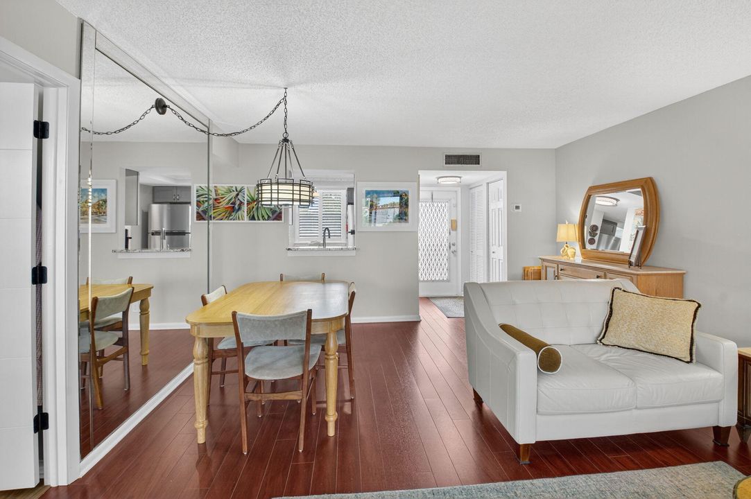 Active With Contract: $175,000 (2 beds, 2 baths, 1005 Square Feet)