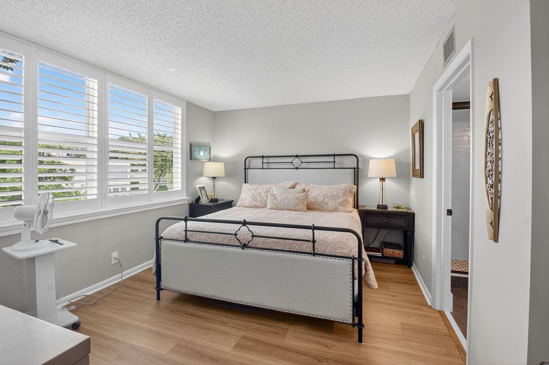 Active With Contract: $175,000 (2 beds, 2 baths, 1005 Square Feet)