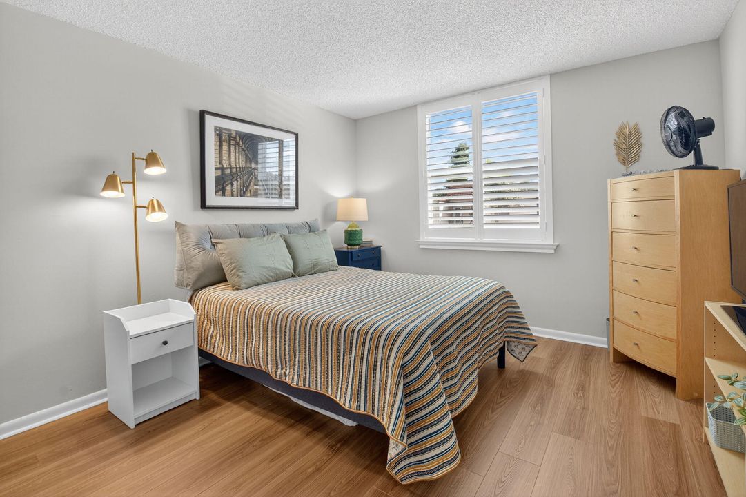 Active With Contract: $175,000 (2 beds, 2 baths, 1005 Square Feet)