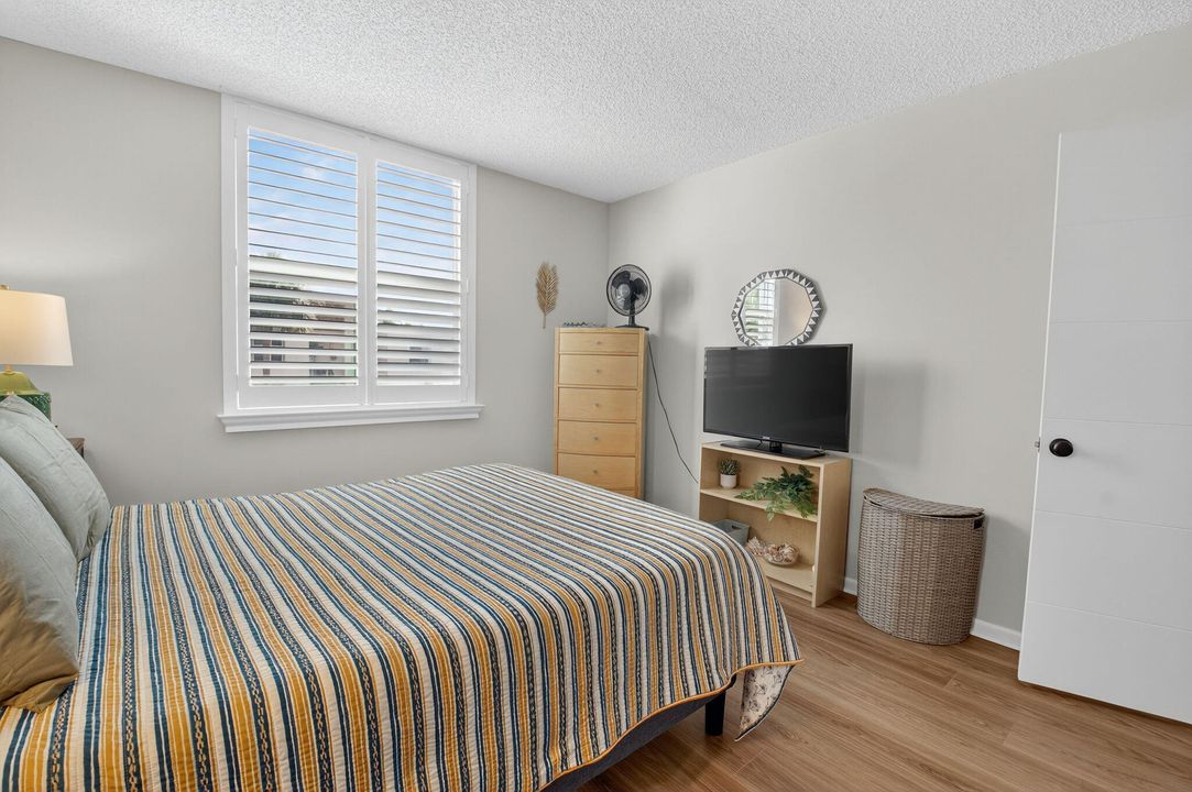 Active With Contract: $175,000 (2 beds, 2 baths, 1005 Square Feet)