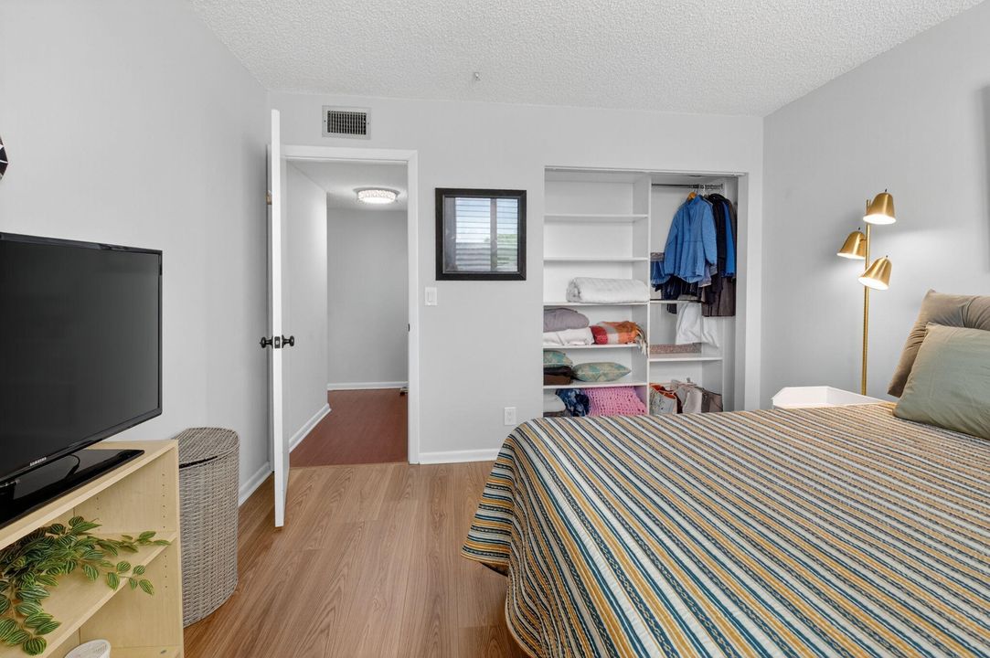 Active With Contract: $175,000 (2 beds, 2 baths, 1005 Square Feet)