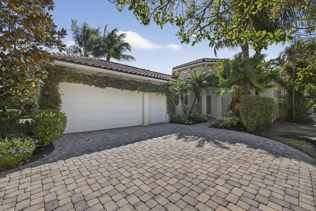 For Sale: $1,599,000 (3 beds, 3 baths, 2500 Square Feet)