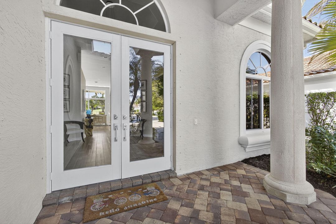 For Sale: $1,599,000 (3 beds, 3 baths, 2500 Square Feet)