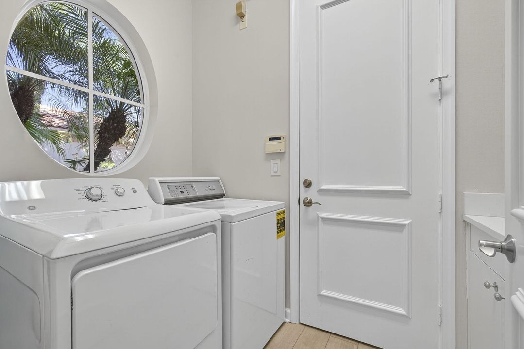 For Sale: $1,599,000 (3 beds, 3 baths, 2500 Square Feet)