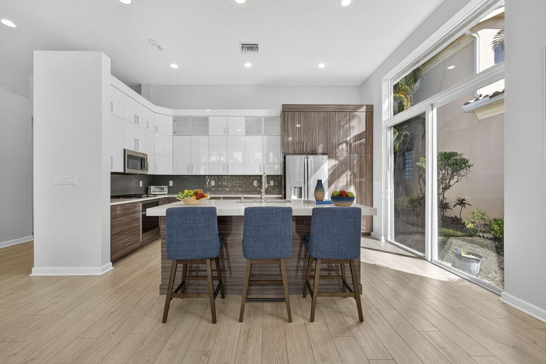 For Sale: $1,599,000 (3 beds, 3 baths, 2500 Square Feet)