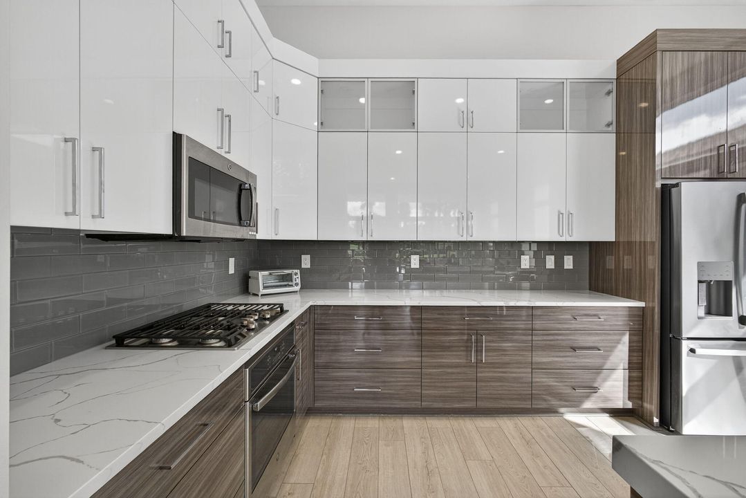 For Sale: $1,599,000 (3 beds, 3 baths, 2500 Square Feet)