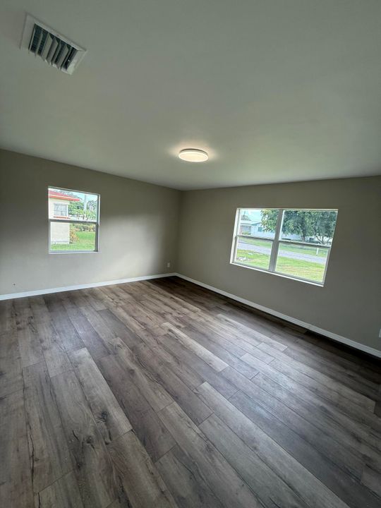 For Sale: $335,000 (3 beds, 2 baths, 1616 Square Feet)