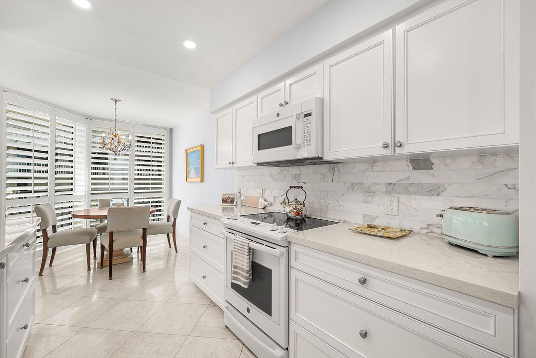 En Venta: $2,995,000 (3 camas, 3 baños, 2695 Pies cuadrados)