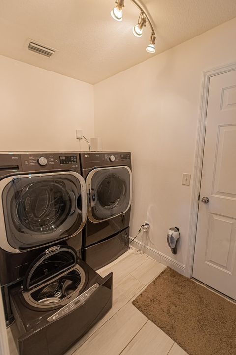 Active With Contract: $419,888 (4 beds, 2 baths, 1754 Square Feet)