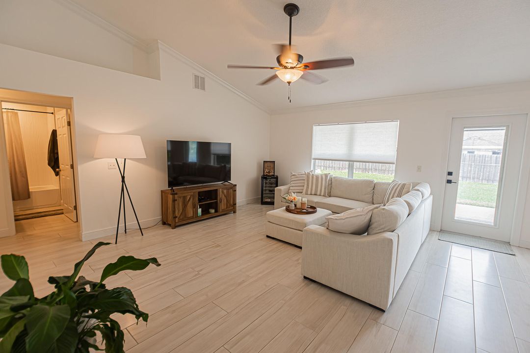 Active With Contract: $419,888 (4 beds, 2 baths, 1754 Square Feet)