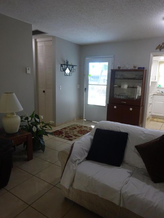 出租: $1,550 (1 贝兹, 1 浴室, 611 平方英尺)