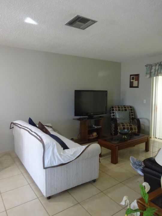 出租: $1,550 (1 贝兹, 1 浴室, 611 平方英尺)