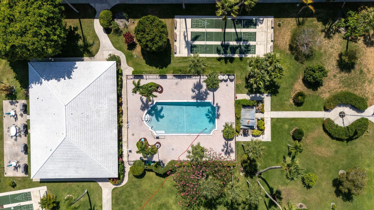 For Sale: $132,000 (1 beds, 1 baths, 676 Square Feet)