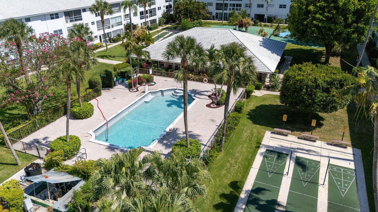 For Sale: $132,000 (1 beds, 1 baths, 676 Square Feet)