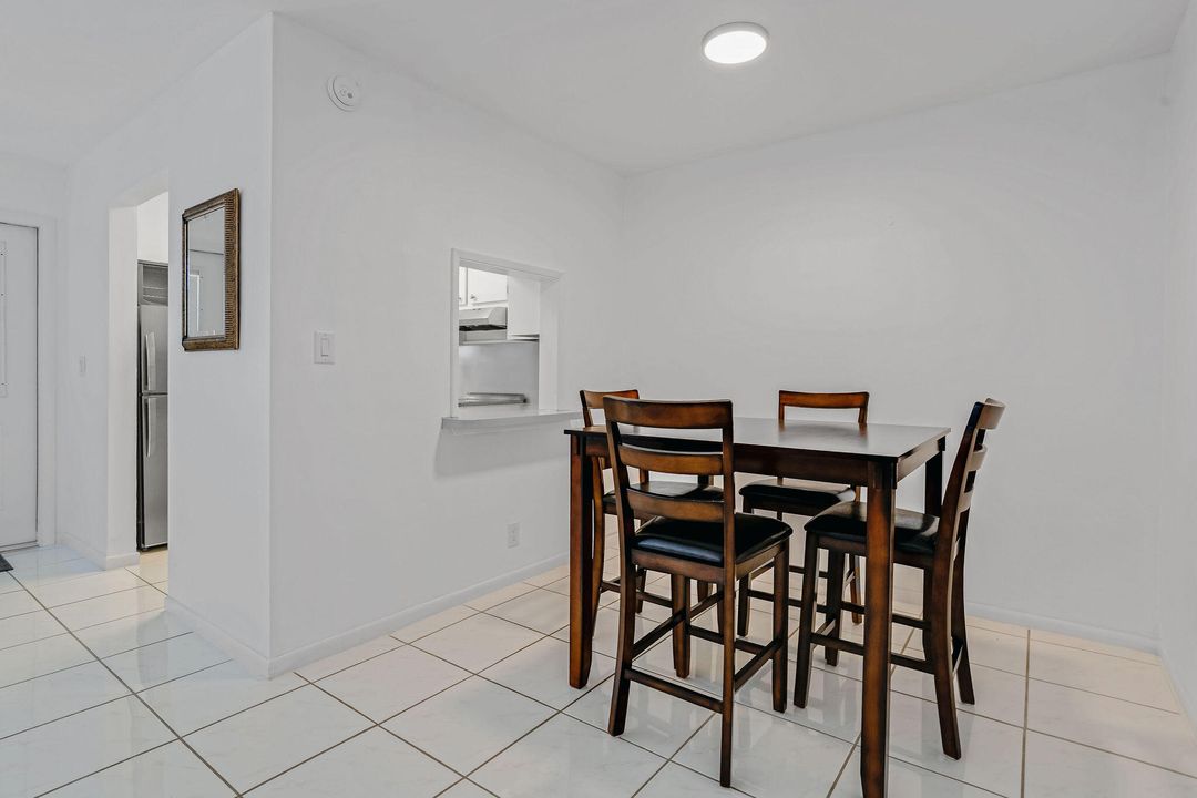 For Sale: $132,000 (1 beds, 1 baths, 676 Square Feet)