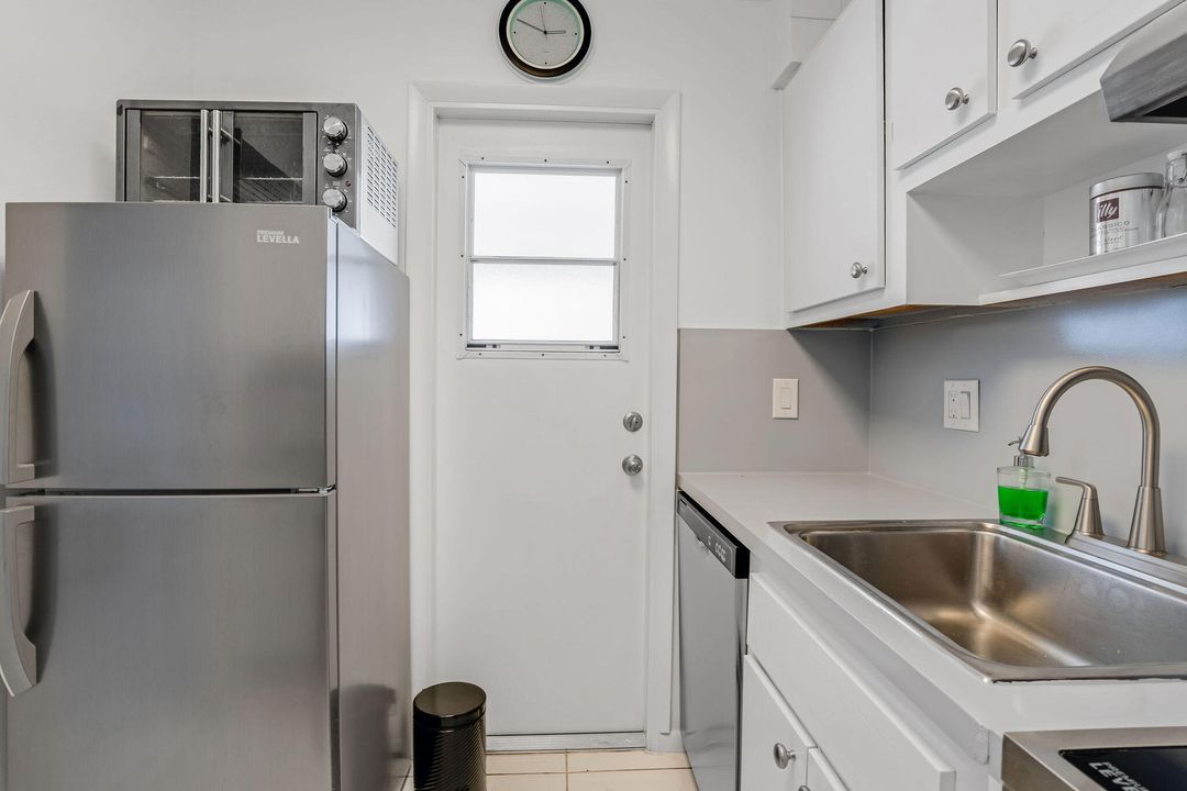 For Sale: $132,000 (1 beds, 1 baths, 676 Square Feet)