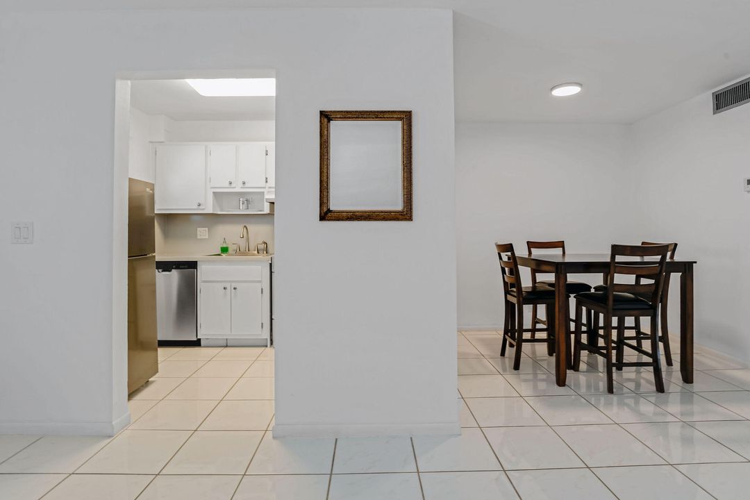 For Sale: $132,000 (1 beds, 1 baths, 676 Square Feet)