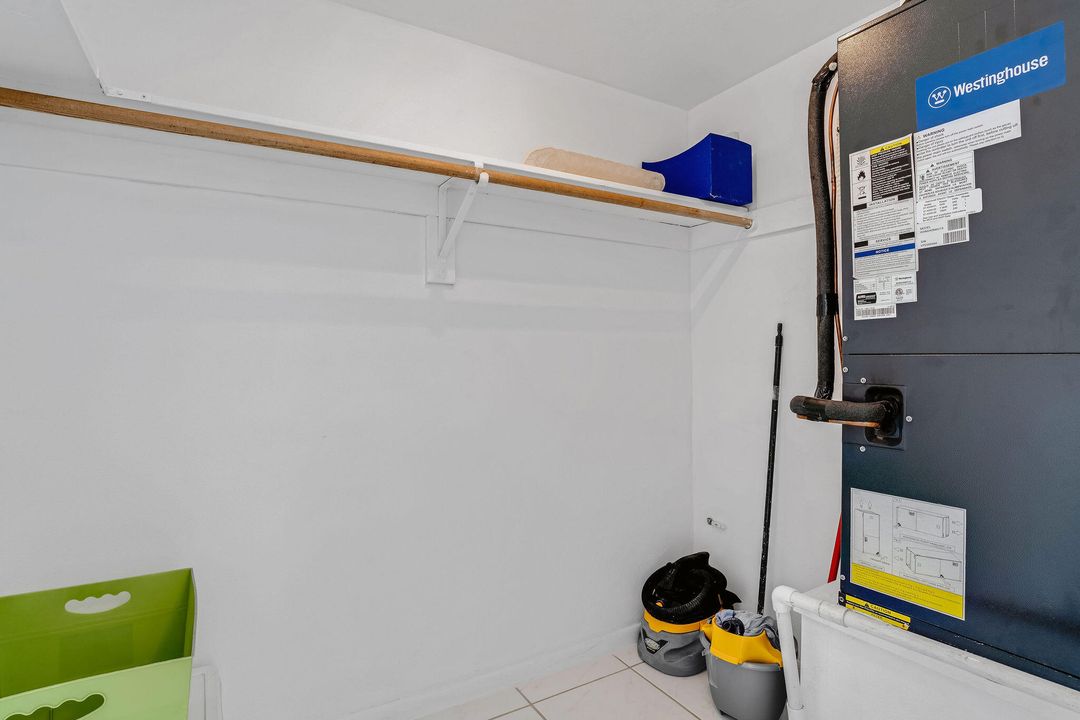 For Sale: $132,000 (1 beds, 1 baths, 676 Square Feet)